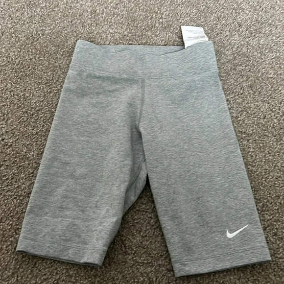 NWT Nike Tight For Mid Rise Short Length Bike Shorts Gray Size XS - Picture 5 of 6